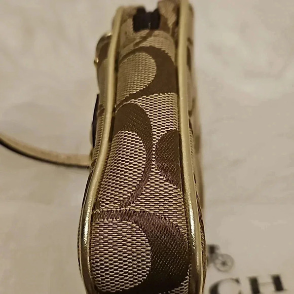 Coach Floral Applique Wristlet and Dustbag. Rare. HTF. - Picture 5 of 6